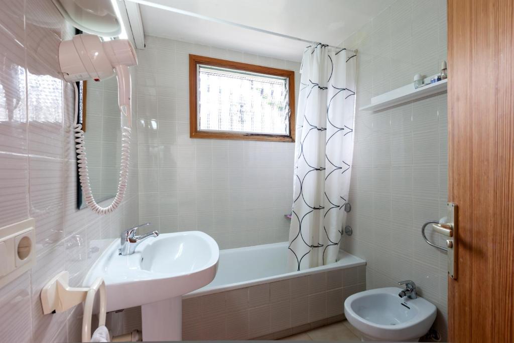 Apartamentos Leo Port de Pollença Szoba fotó