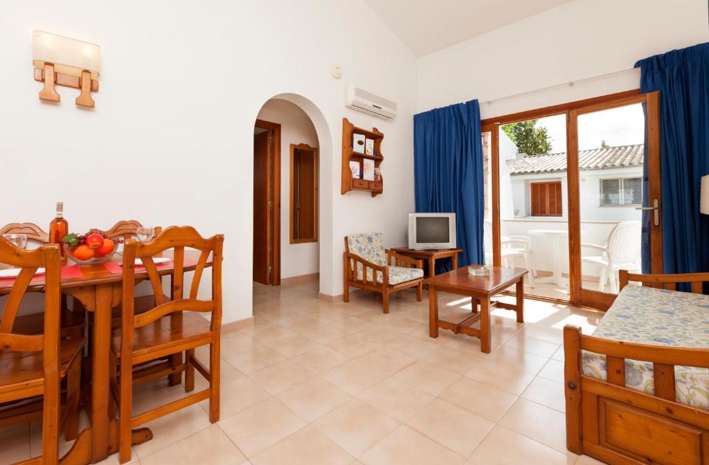 Apartamentos Leo Port de Pollença Szoba fotó